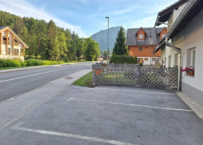 Apartma Bogi شقة *